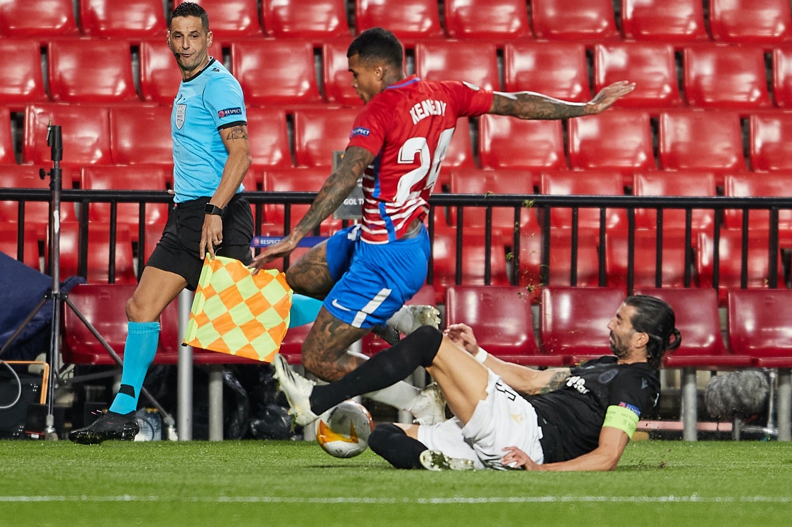 El conjunto rojiblanco se ha estrenado en Europa League en Los Cármenes