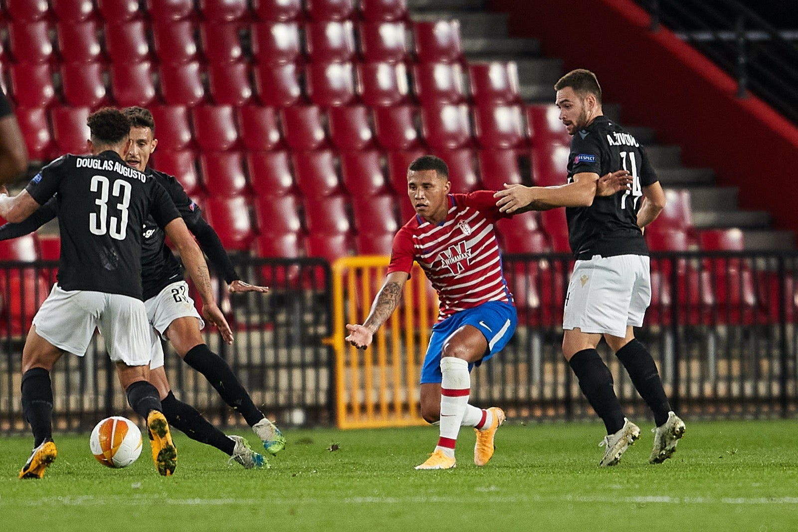 El conjunto rojiblanco se ha estrenado en Europa League en Los Cármenes