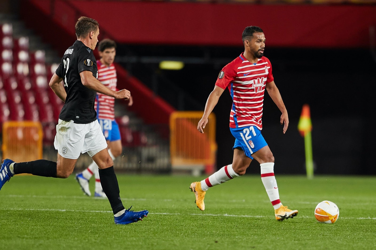 El conjunto rojiblanco se ha estrenado en Europa League en Los Cármenes