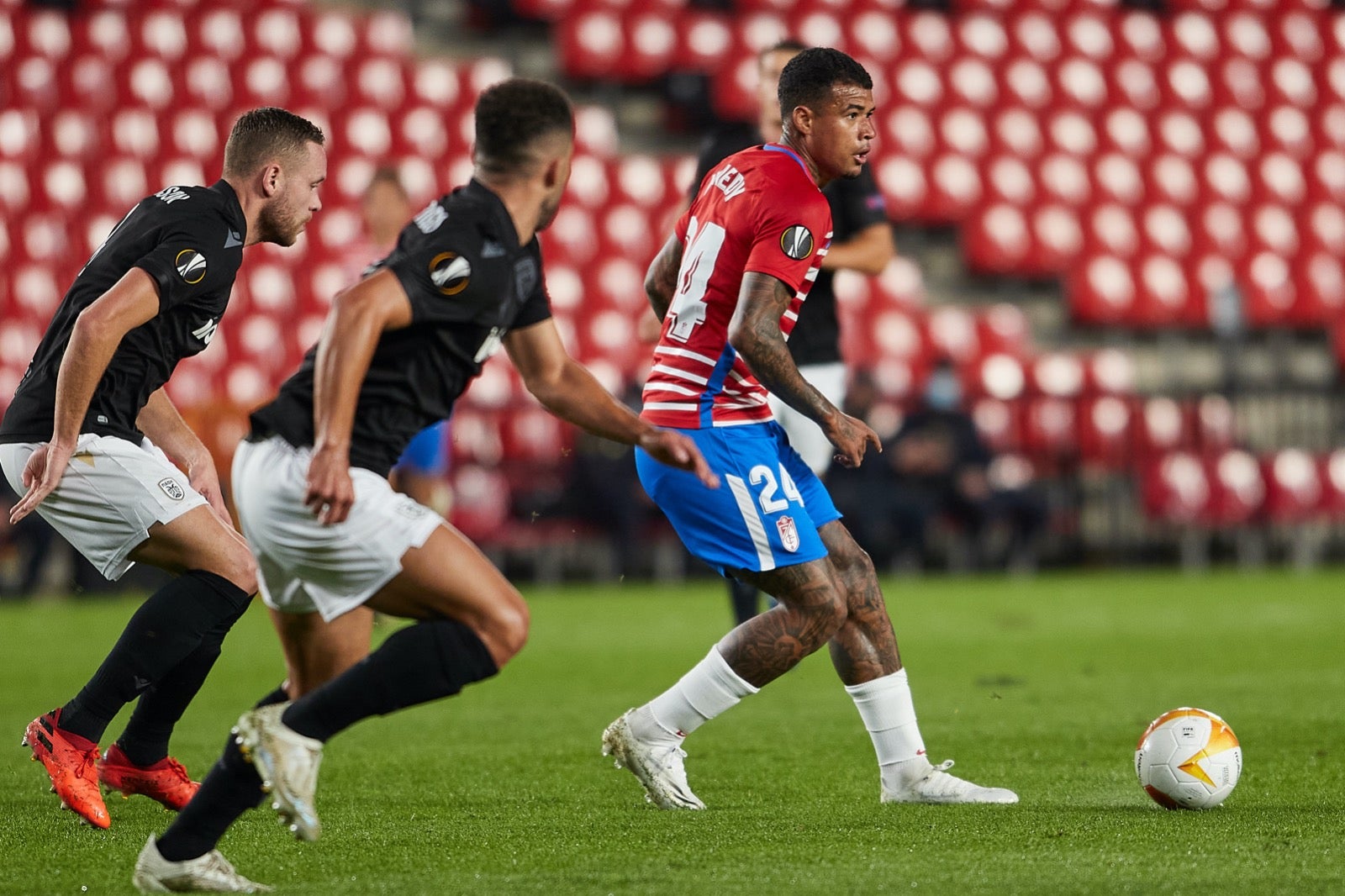 El conjunto rojiblanco se ha estrenado en Europa League en Los Cármenes