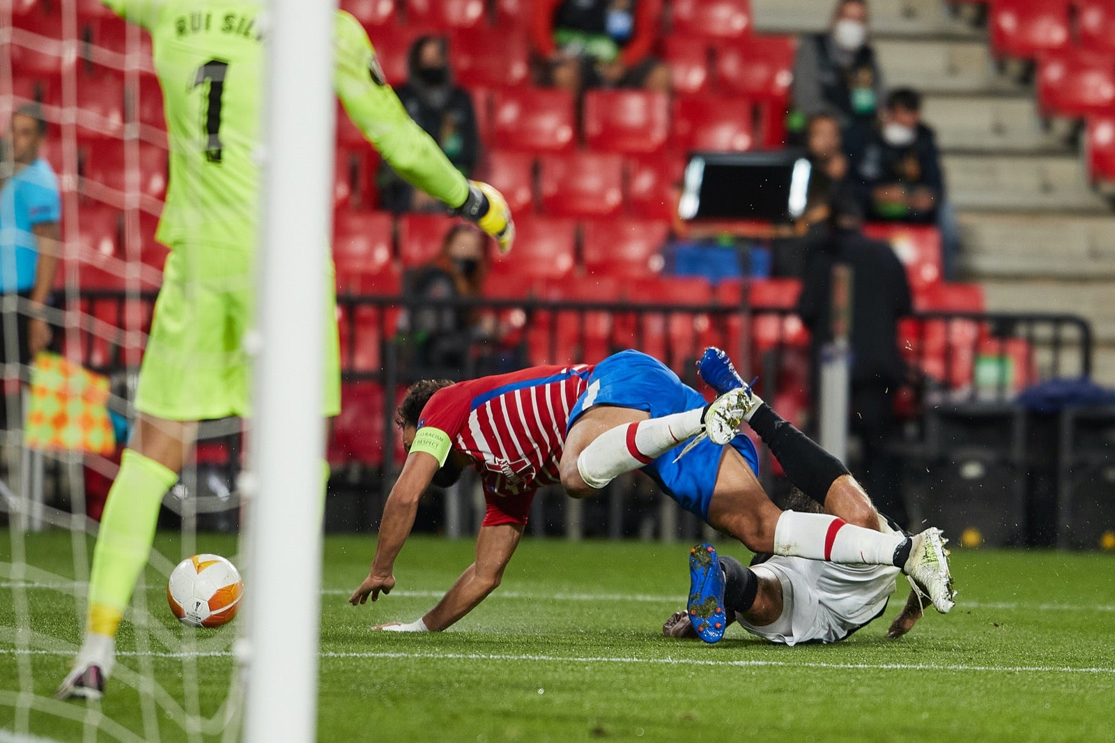 El conjunto rojiblanco se ha estrenado en Europa League en Los Cármenes