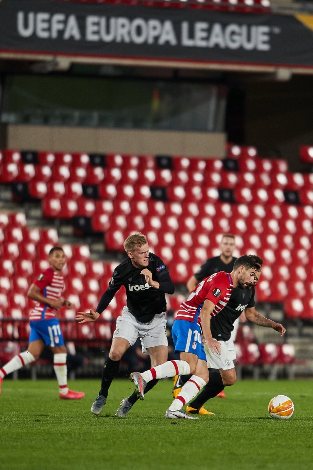 El conjunto rojiblanco se ha estrenado en Europa League en Los Cármenes