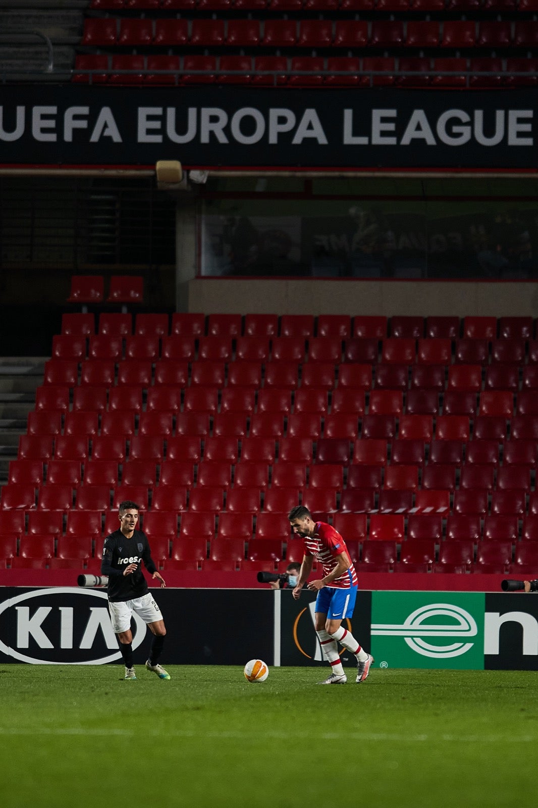 El conjunto rojiblanco se ha estrenado en Europa League en Los Cármenes