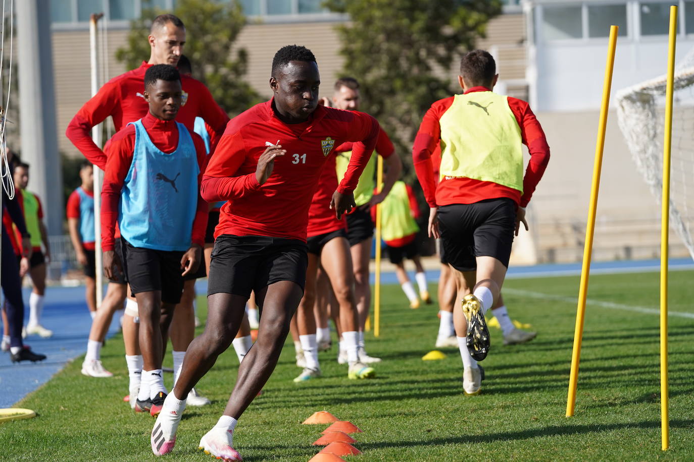 José Gomes repite convocatoria para el partido de mañana, con jornada de activación en el Estadio de los Juegos Mediterráneos en la matinal