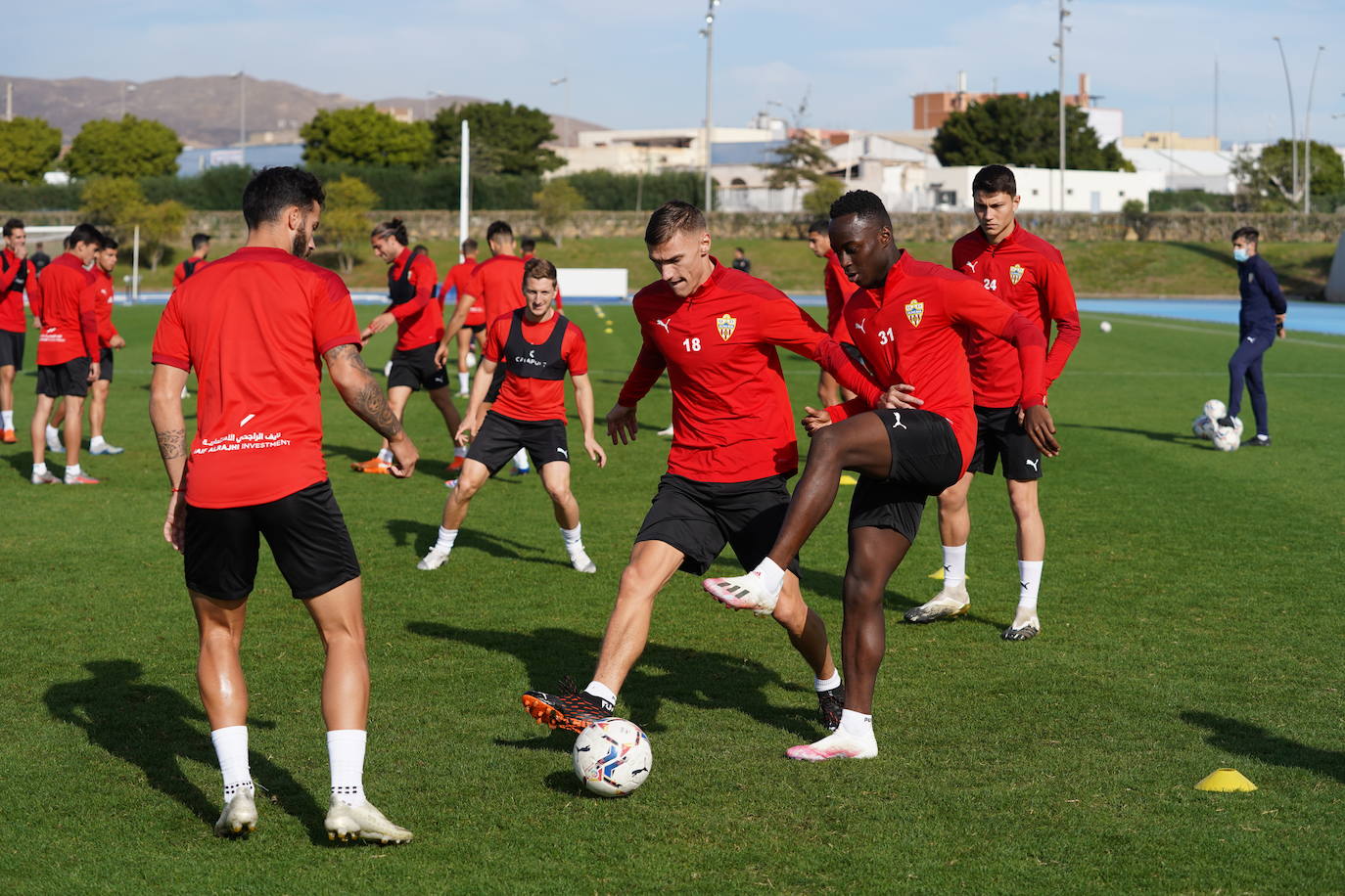 José Gomes repite convocatoria para el partido de mañana, con jornada de activación en el Estadio de los Juegos Mediterráneos en la matinal