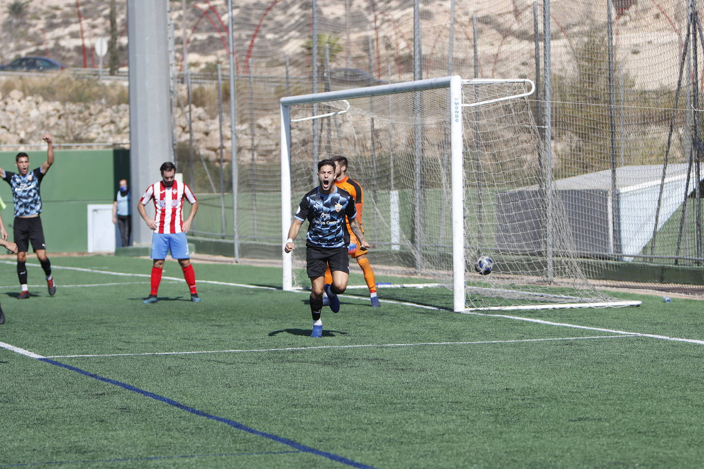 Revive en fotos el derbi entre ambos conjuntos 