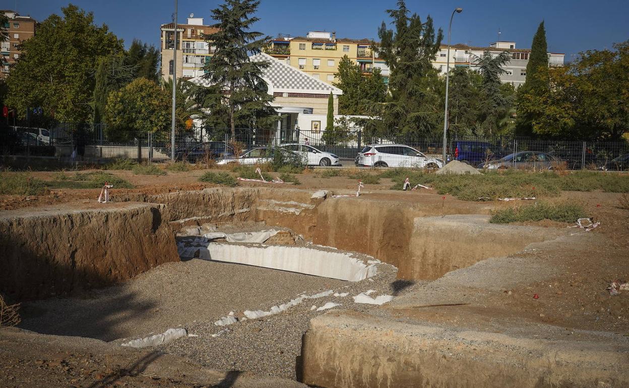 Situación actual de la plaza de Rafael Guillén, con los restos de la villa protegidos.