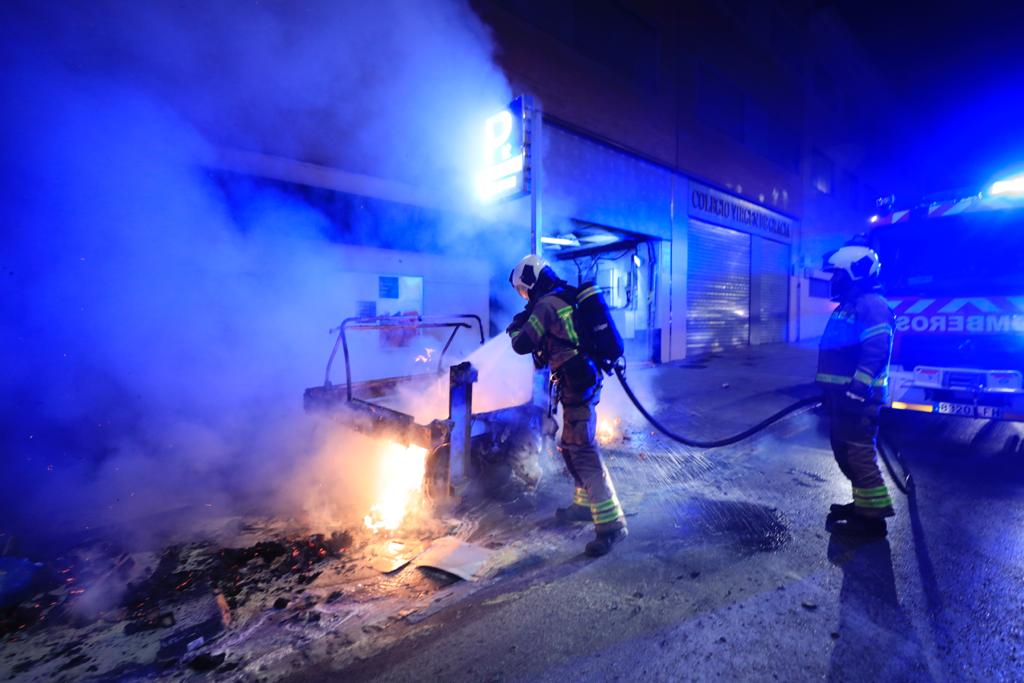 Entre las diez de la noche y las tres de la madrugada la Policía Local y los Bomberos tuvieron que intervenir en varios puntos de la capital