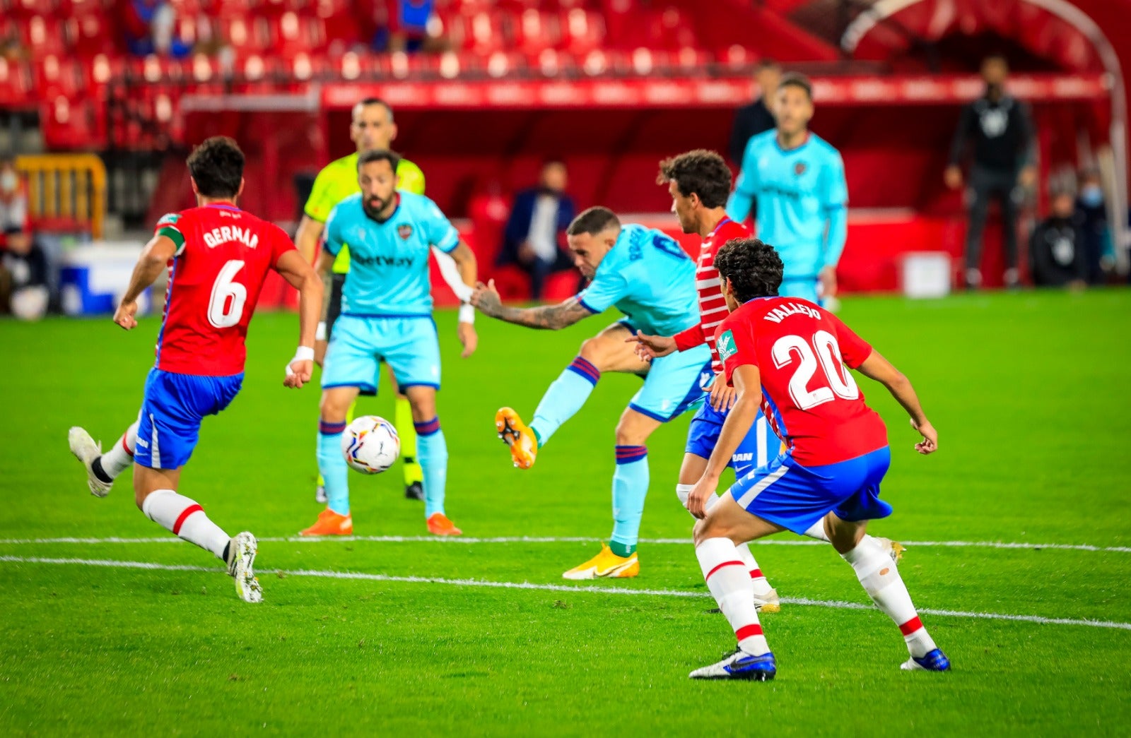 Revive en imágenes el encuentro entre rojiblancos y granotas