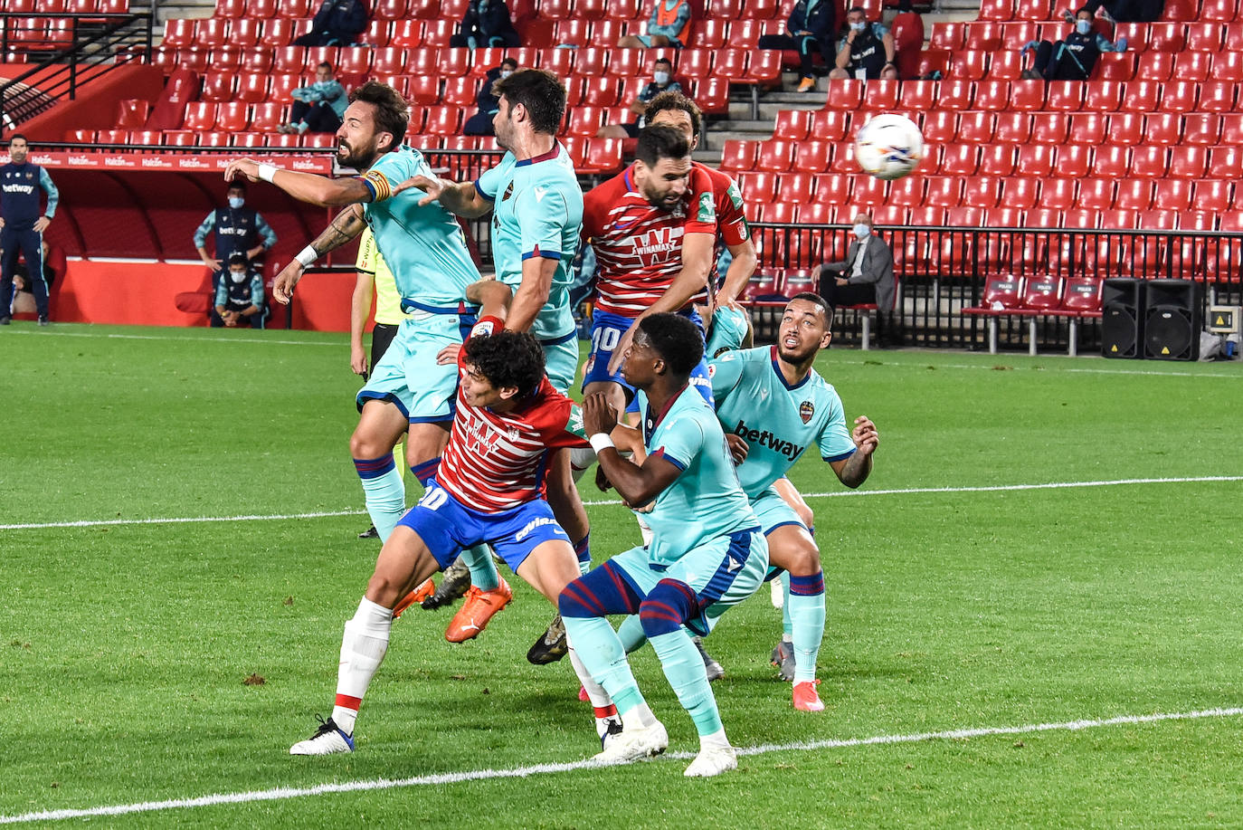 Revive en imágenes el encuentro entre rojiblancos y granotas