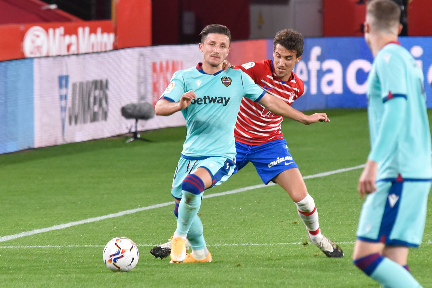 Revive en imágenes el encuentro entre rojiblancos y granotas