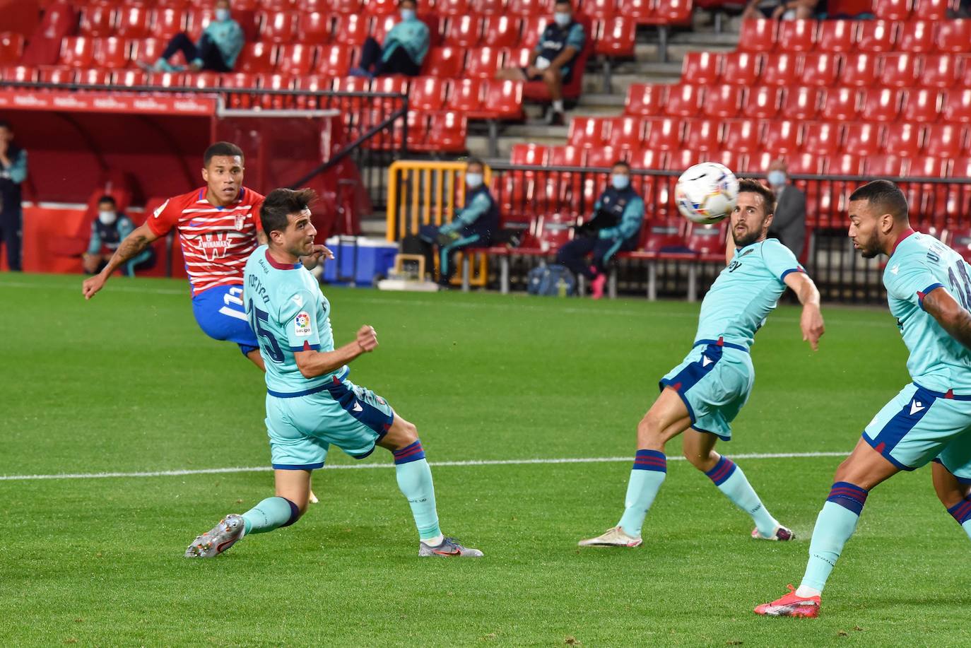 Revive en imágenes el encuentro entre rojiblancos y granotas