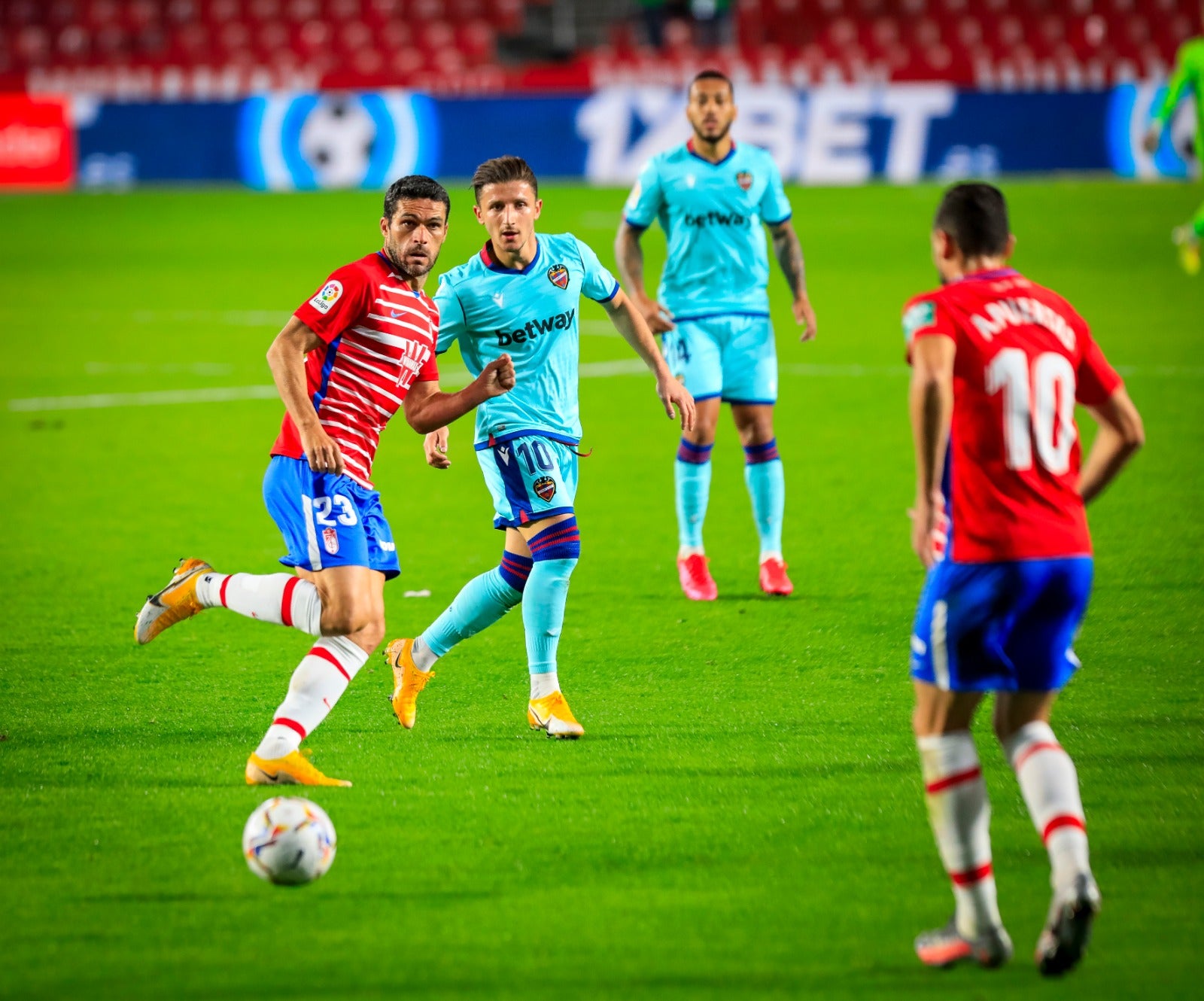 Revive en imágenes el encuentro entre rojiblancos y granotas