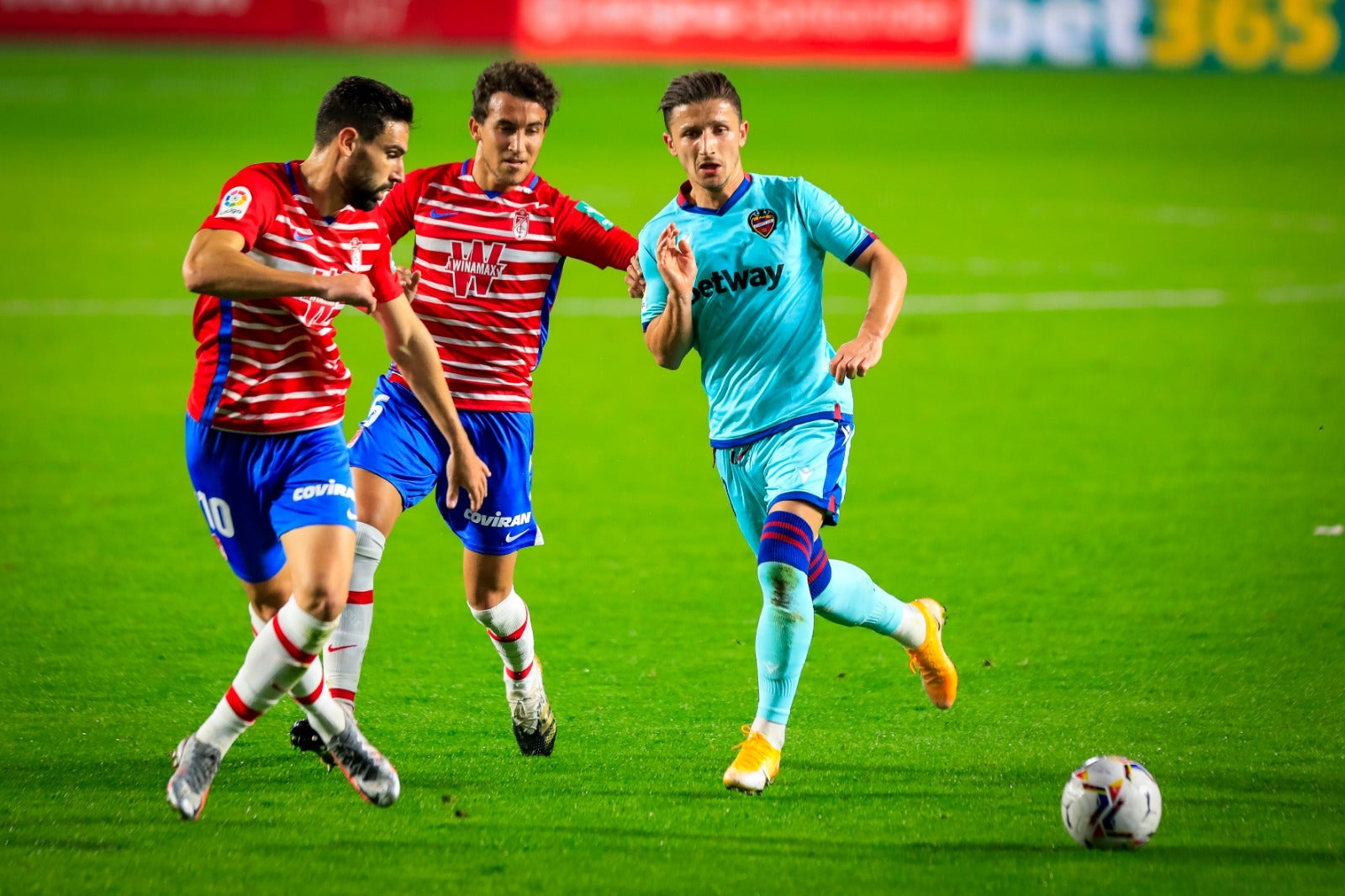 Revive en imágenes el encuentro entre rojiblancos y granotas