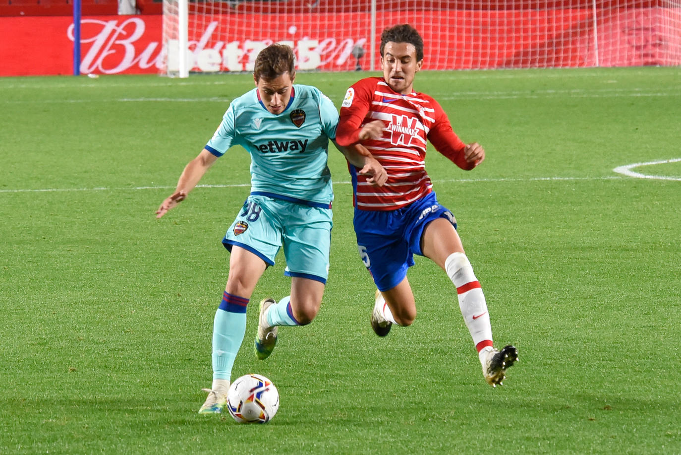 Revive en imágenes el encuentro entre rojiblancos y granotas