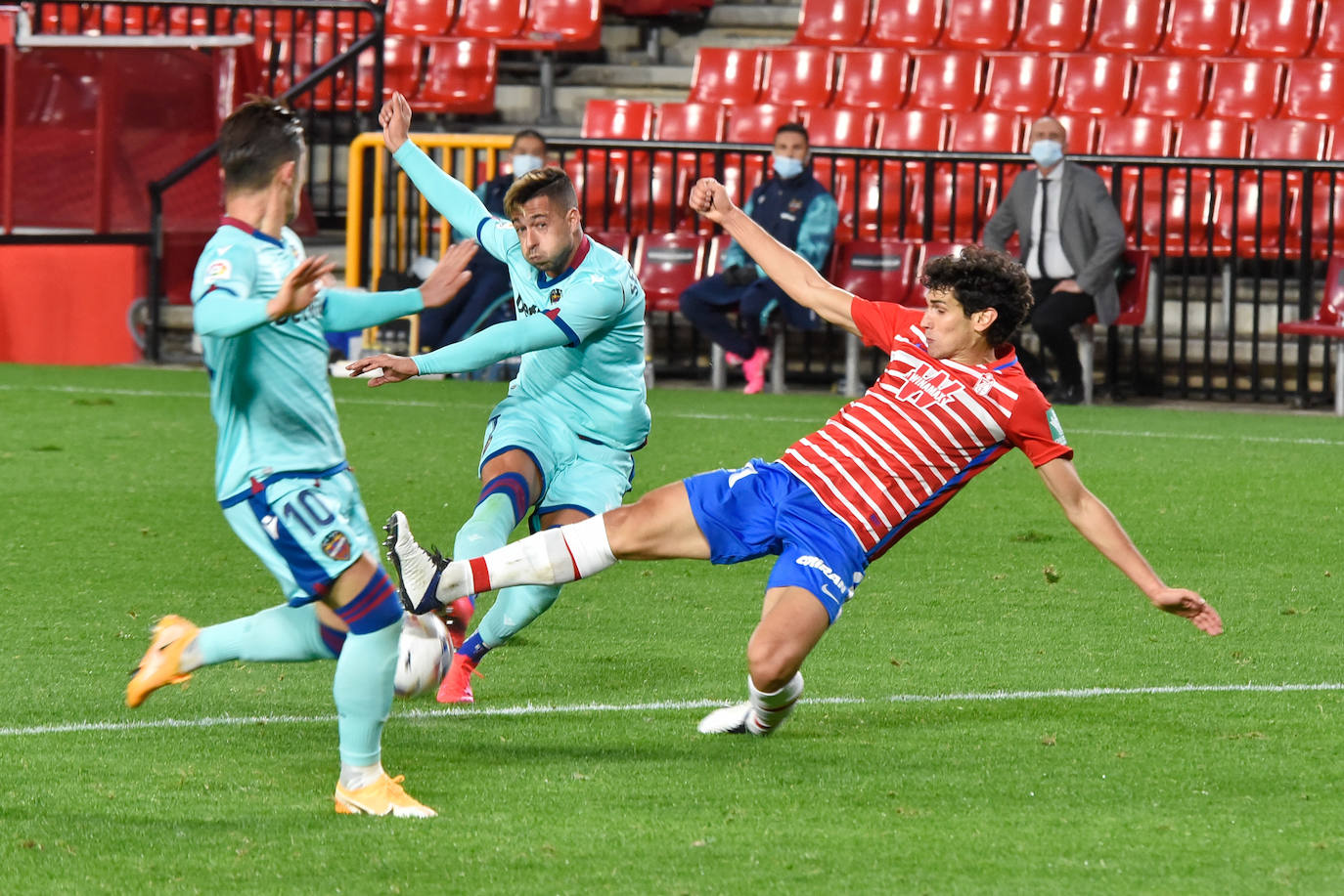 Revive en imágenes el encuentro entre rojiblancos y granotas