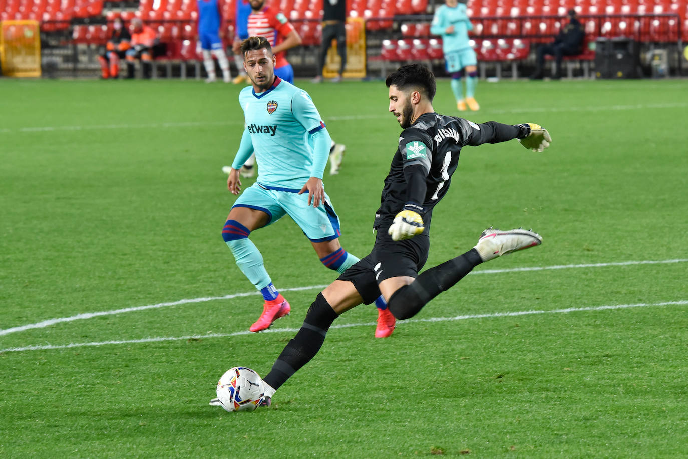 Revive en imágenes el encuentro entre rojiblancos y granotas