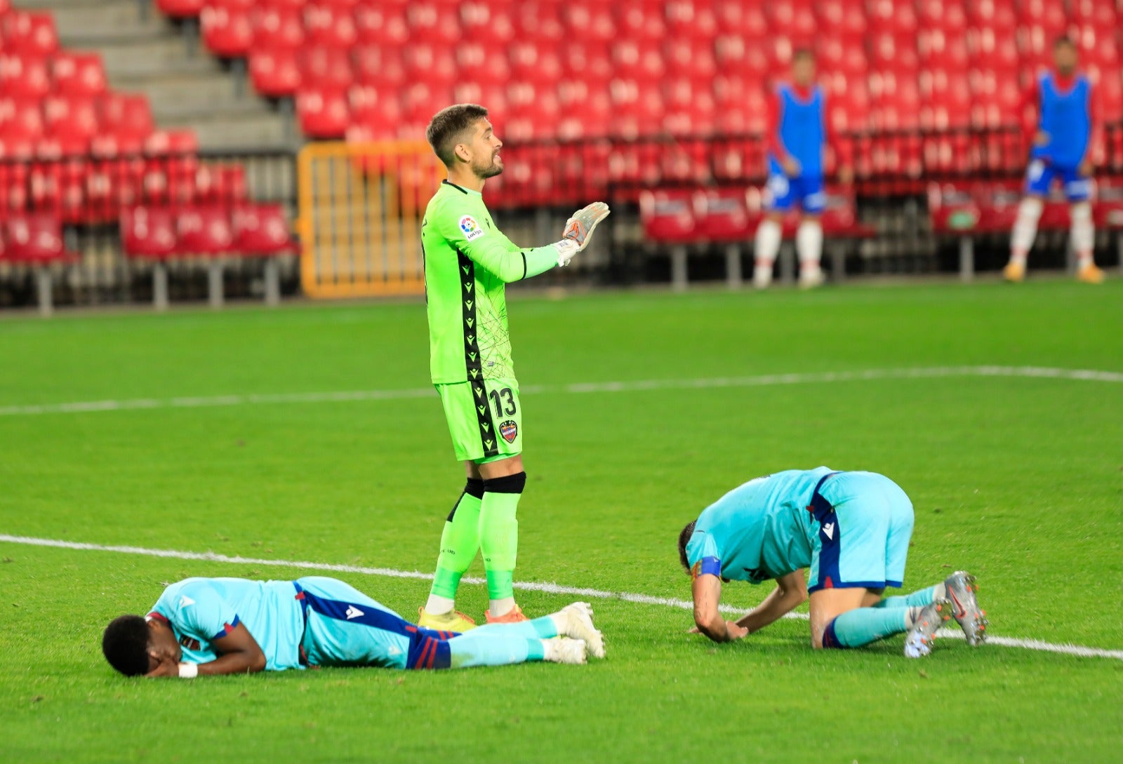 Revive en imágenes el encuentro entre rojiblancos y granotas