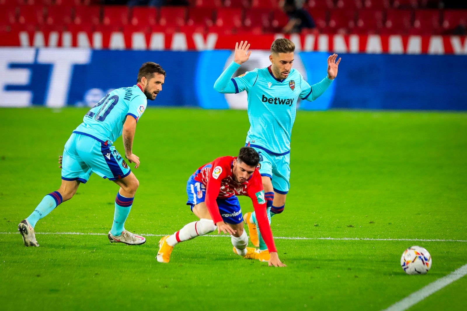 Revive en imágenes el encuentro entre rojiblancos y granotas