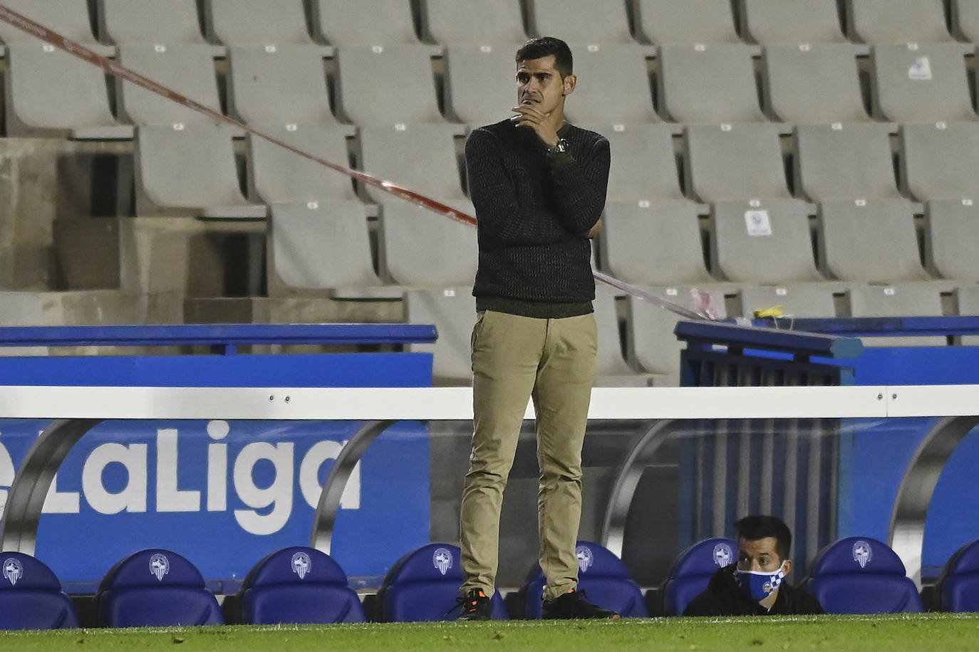 Los jugadores del Almería celebran el gol de la victoria.