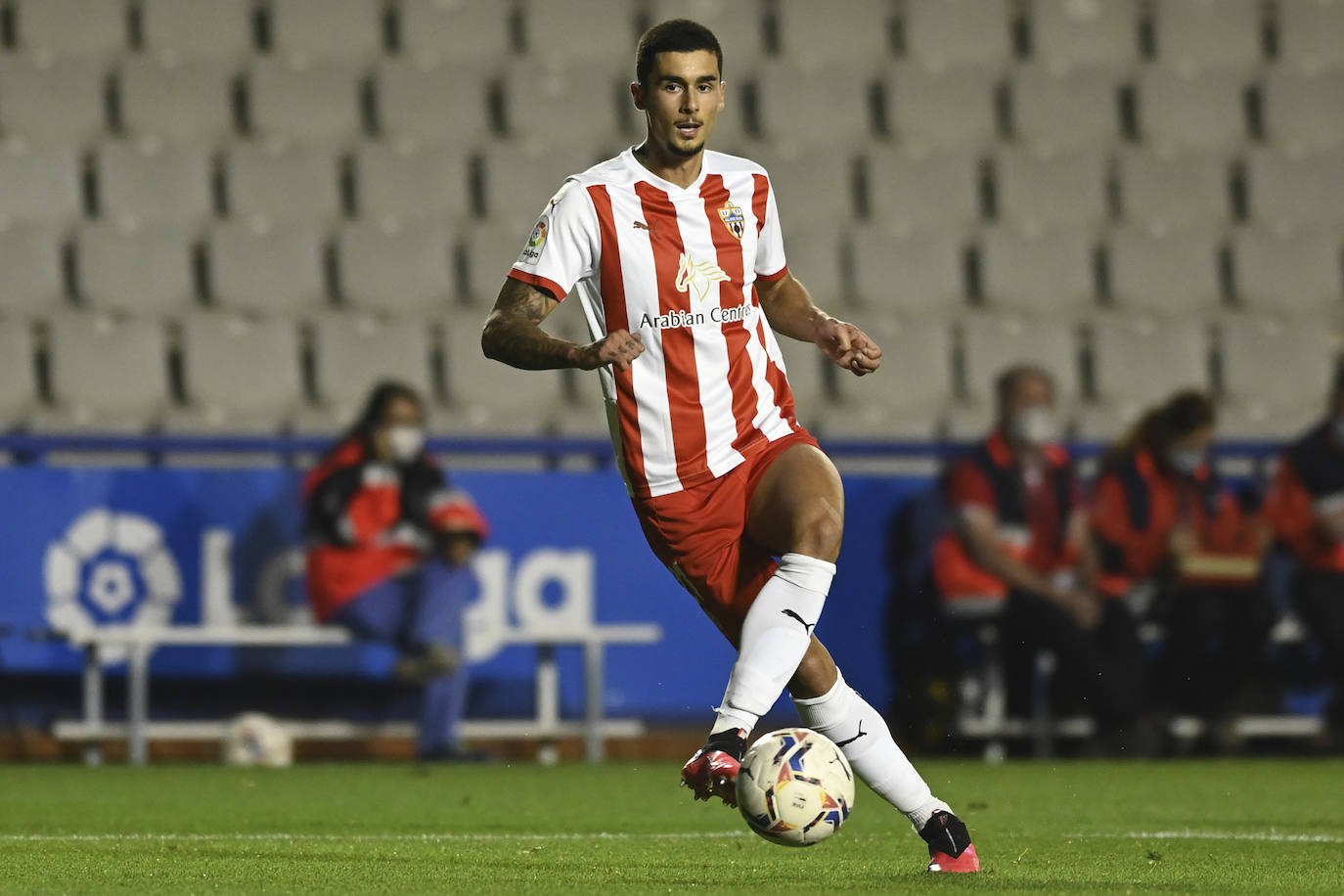 Los jugadores del Almería celebran el gol de la victoria.