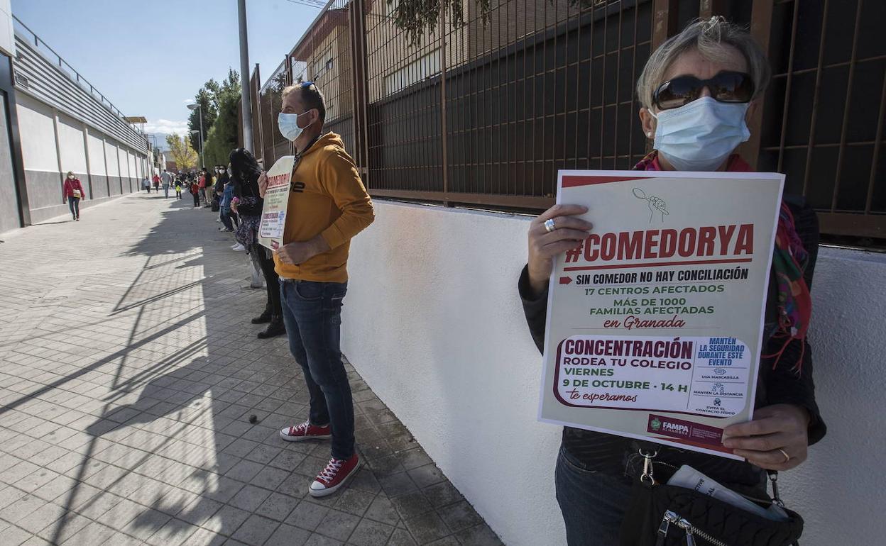 Protesta en Granada por el servicio de comedor escolar. 
