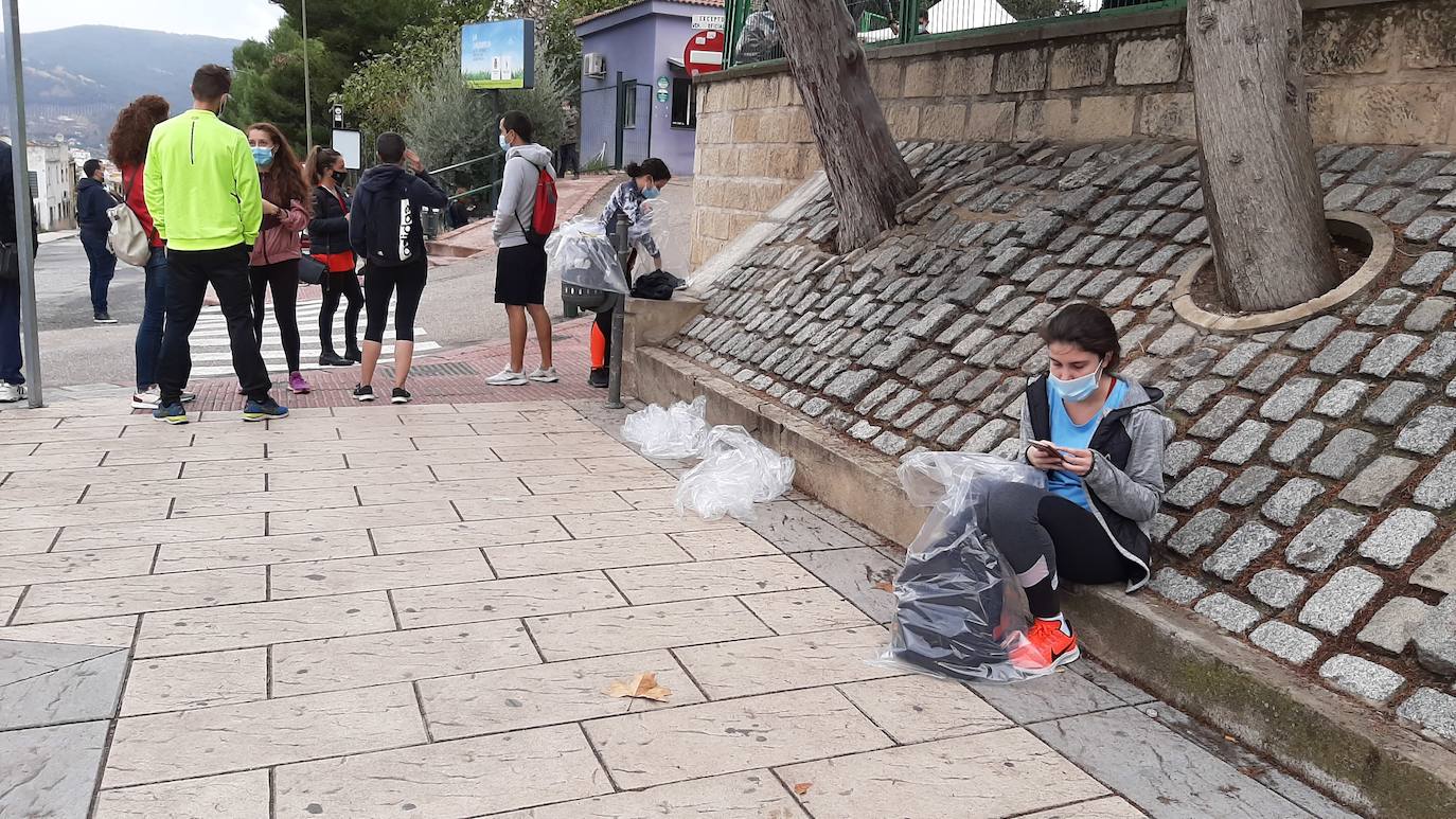 Fotos: Unos 8.500 aspirantes a ser Policía Nacional realizan las pruebas físicas en la sede de Jaén