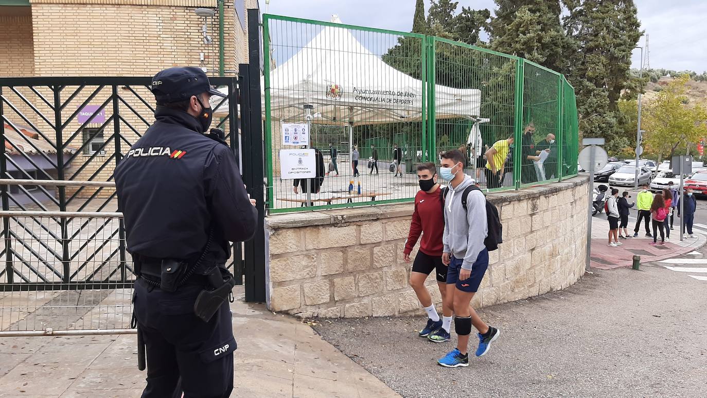 Fotos: Unos 8.500 aspirantes a ser Policía Nacional realizan las pruebas físicas en la sede de Jaén