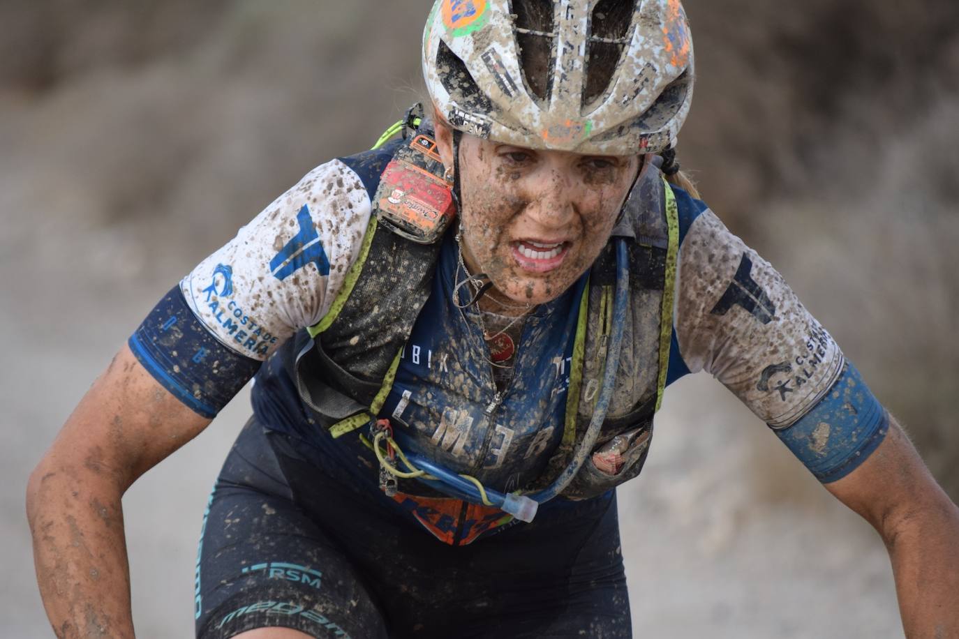 Sergio Mantecón y Clàudia Galicia conquistan la prueba celebrada en Almería, que ha enseñado un entorno para volver