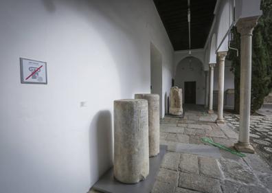 Imagen secundaria 1 - El Museo Arqueológico, en cuyo interior sólo puede haber veintidós personas por las limitaciones de aforo, vacío este jueves por la mañana. 