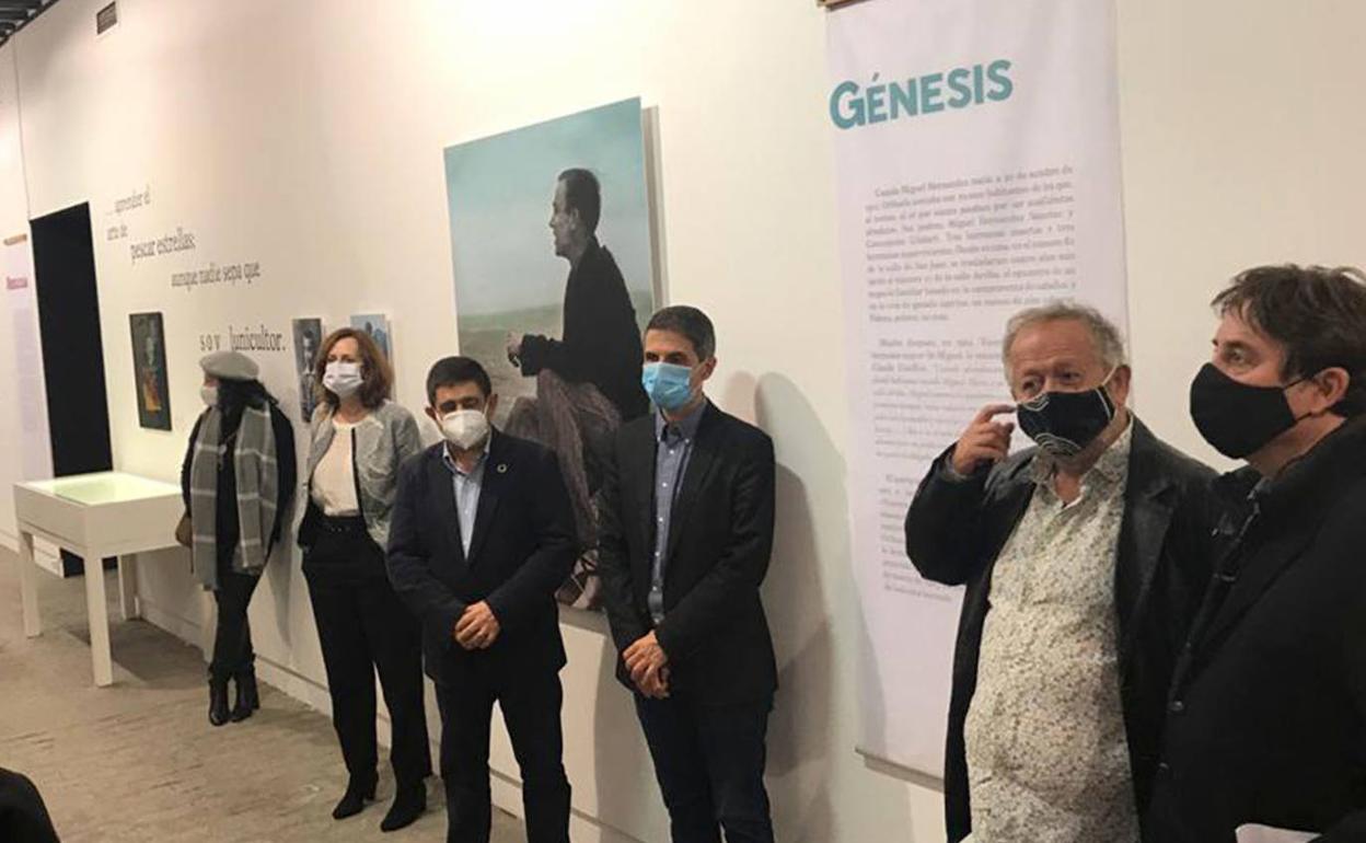 Autoridades ante la exposición ya en Jaén. 