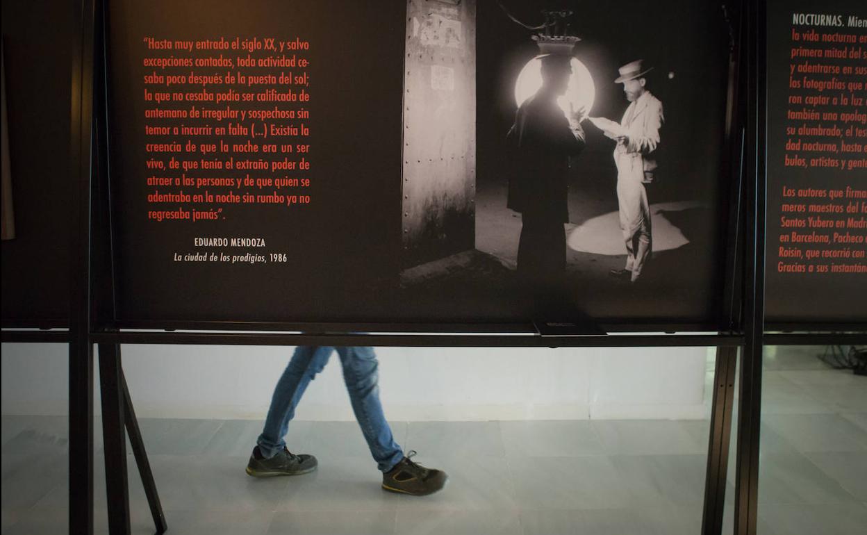 La oferta de exposiciones, como 'Nocturnas' en el Centro Cultural CajaGranada, se mantiene. 