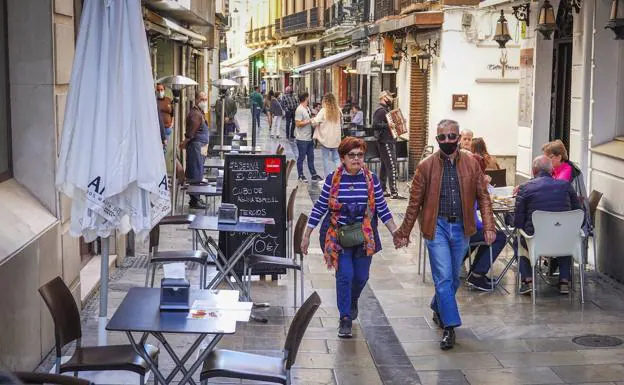 Los bares cierran en Granada y los colegios siguen abiertos