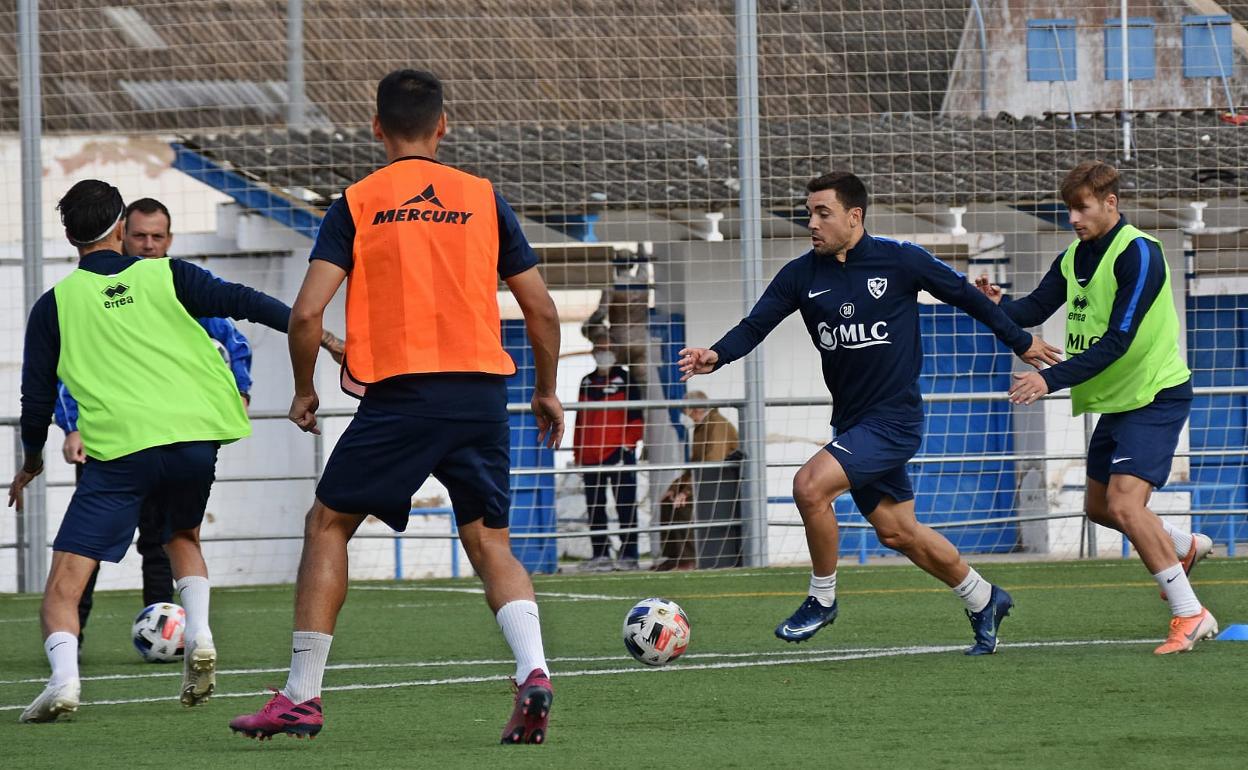 Marc Mas entrenó sin molestias y se descartó un problema mayor. 