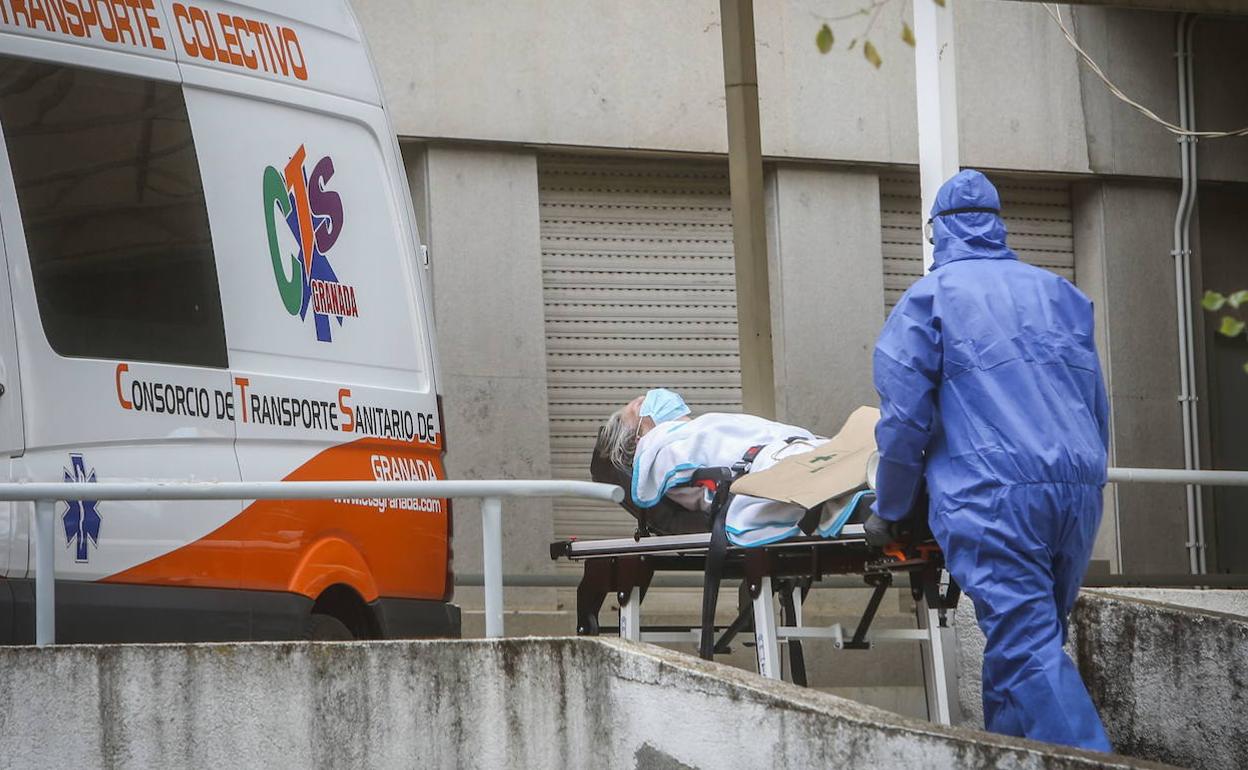 Trasladan a un paciente al antiguo hospital Clínico el pasado 21 de octubre. 