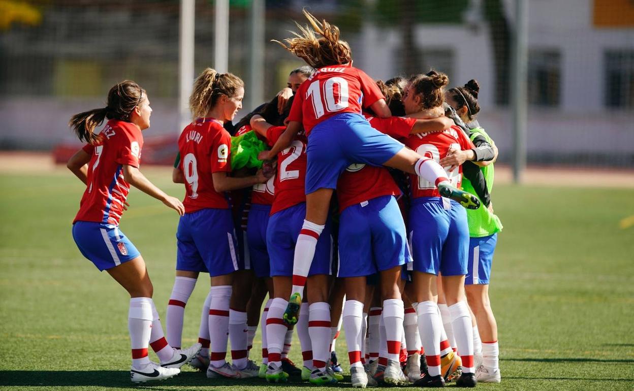 Las granadinistas hacen piña tras la importante victoria frente al Málaga. 