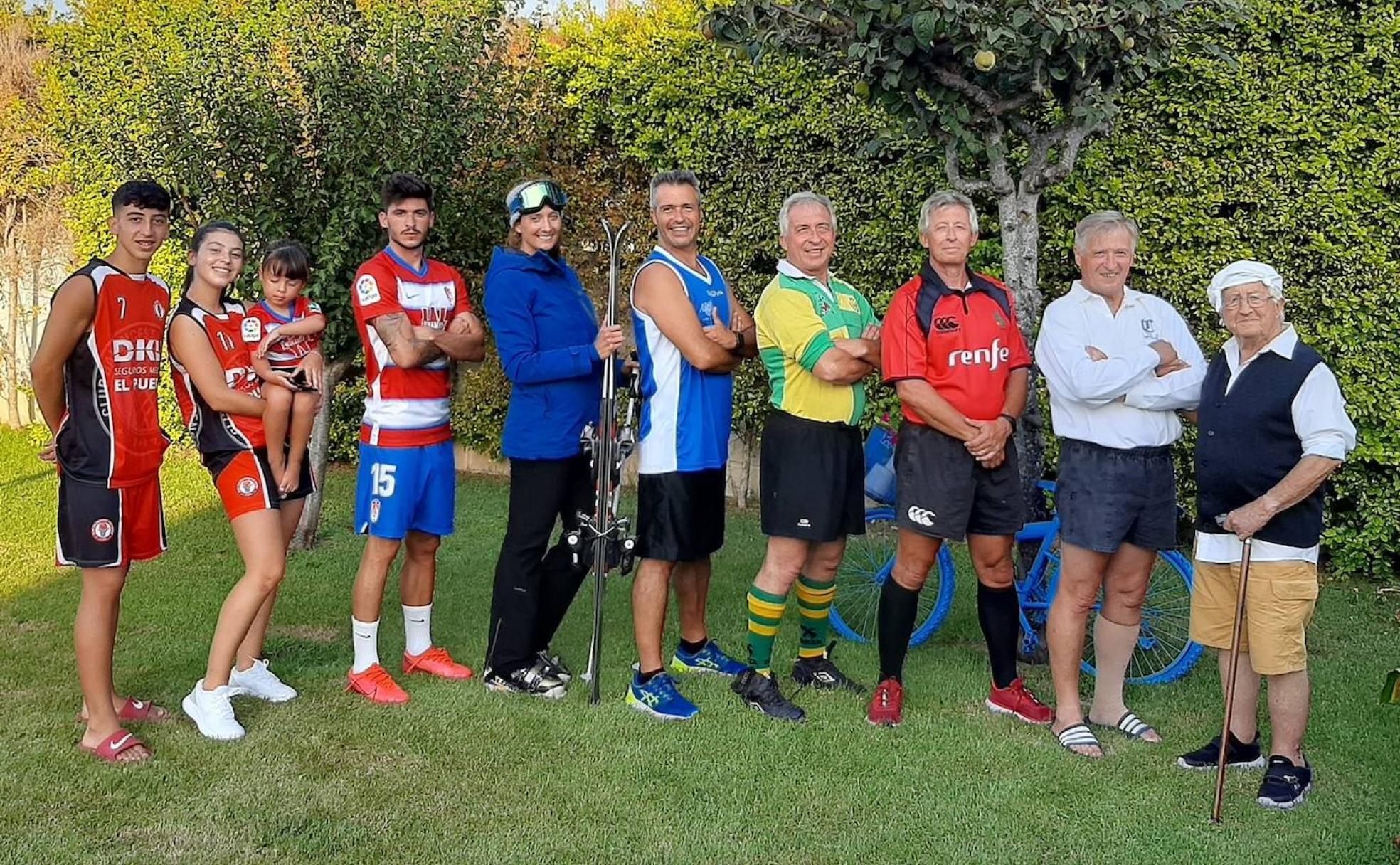 Cuatro generaciones de deportistas en la familia Neva, reunidas. 