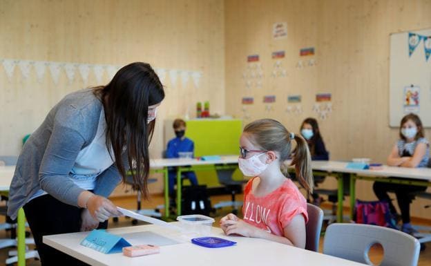 Andalucía abre 67 bolsas de trabajo para docentes de Secundaria, FP, Escuela de idiomas y Artes