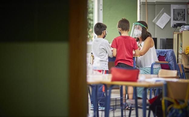 Cerrados siete colegios en Andalucía y 303 aulas afectadas