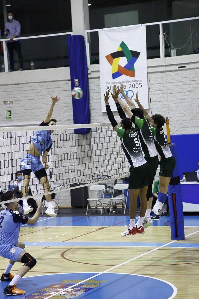 Fotos: Unicaja Almería e Ibiza lo remotan por donde lo dejaron