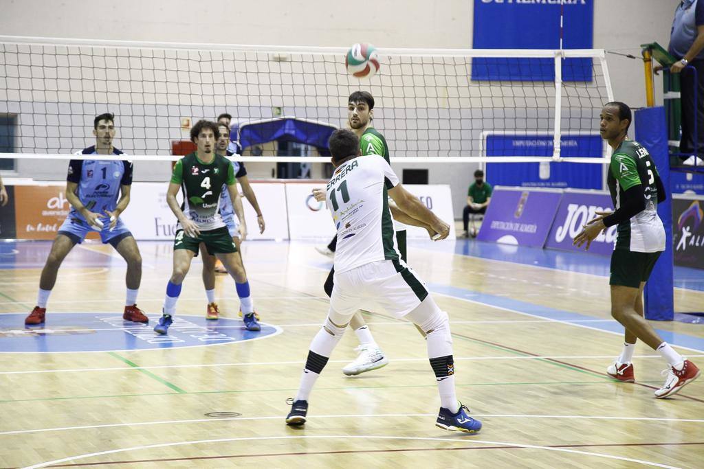 Fotos: Unicaja Almería e Ibiza lo remotan por donde lo dejaron