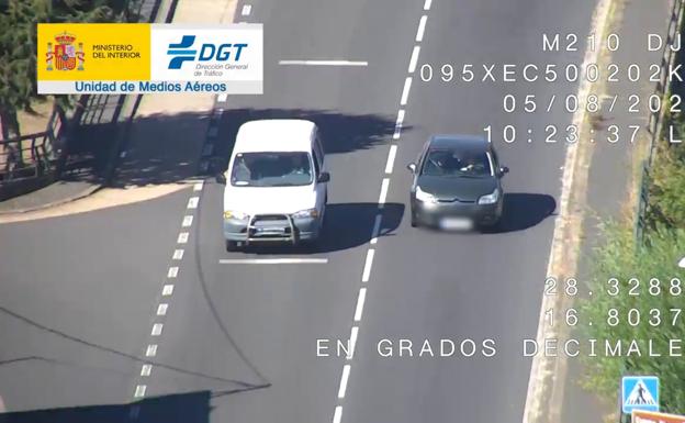 La DGT cambia la forma de adelantar en carretera con una nueva norma