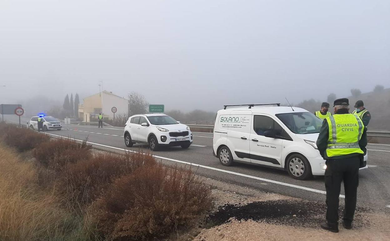 Control de la Guardia Civil en carreteras de Jaén. 