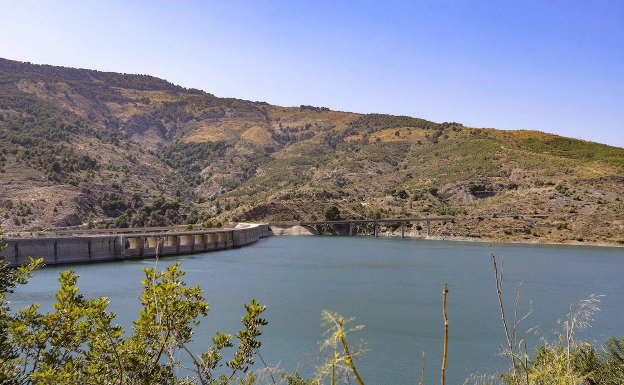 La Costa lleva 17 años esperando las canalizaciones de la presa de Rules.