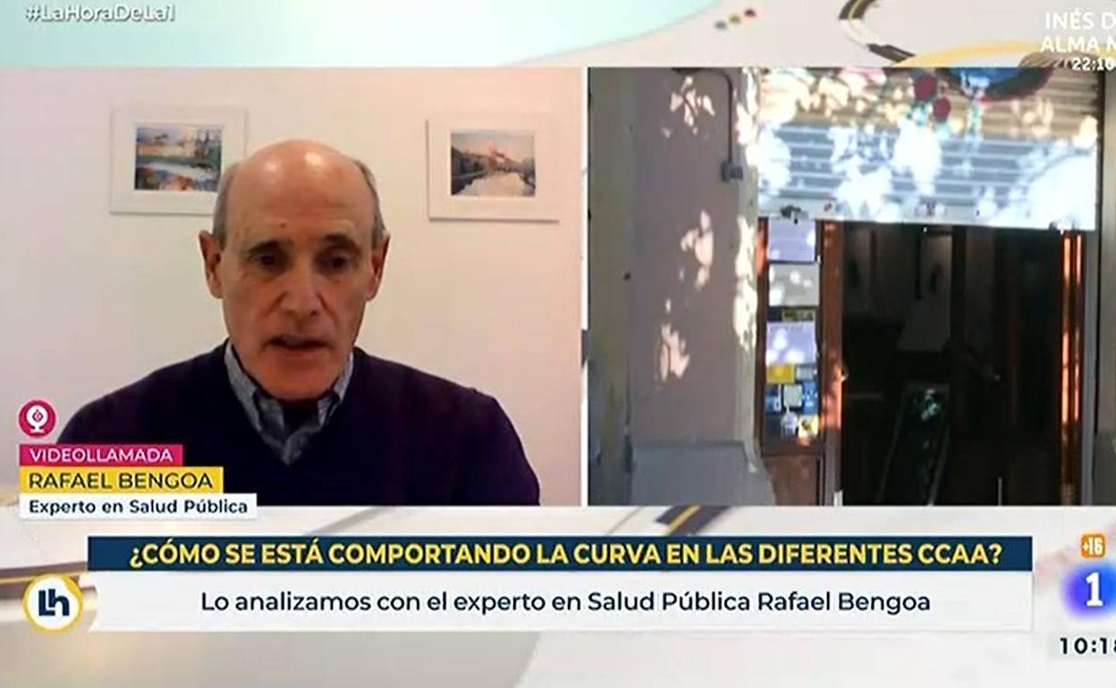 El experto Rafael Bengoa, durante su intervención en el programa La Hora de La 1. 