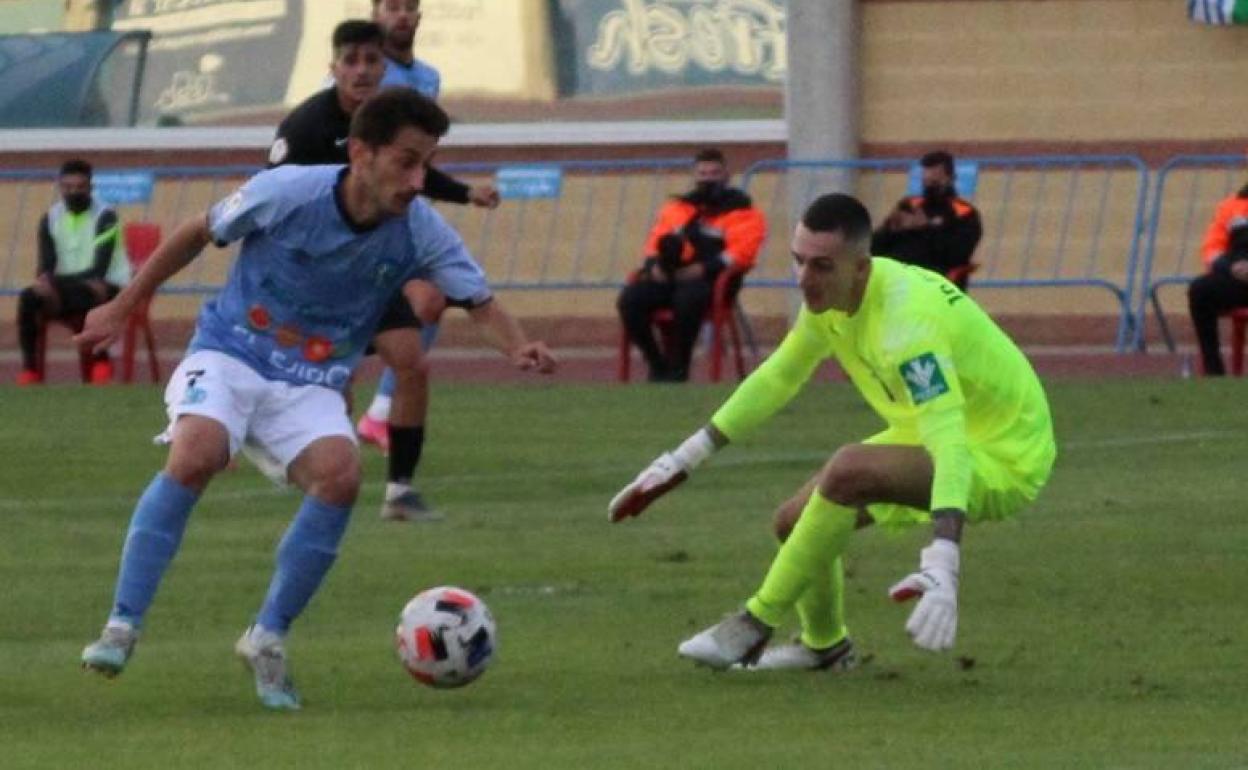 Juanje tuvo, en la primera parte, la acción más clara de gol. 