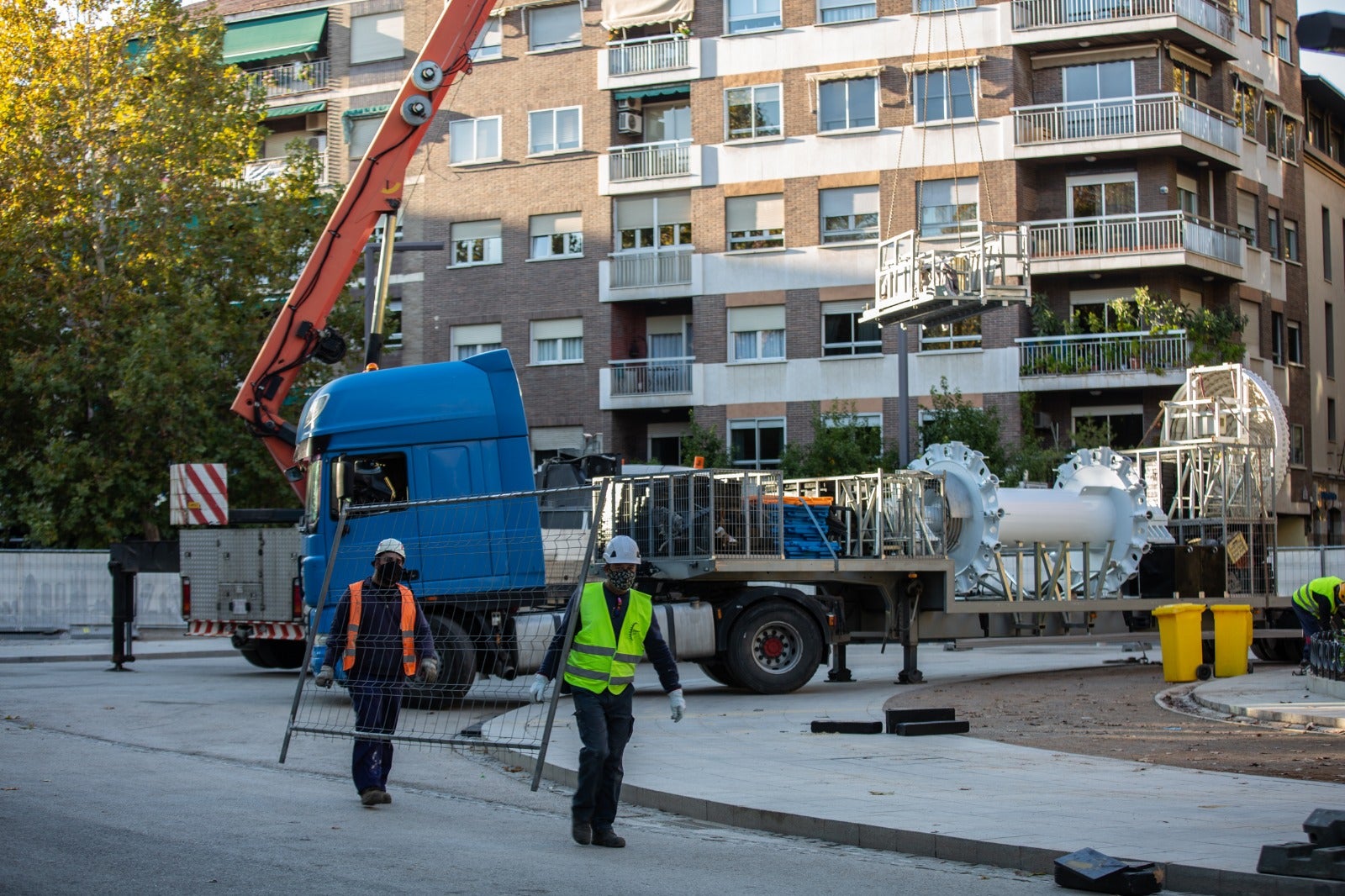 El montaje del mirador ha arrancado este martes en el Paseo del Salón
