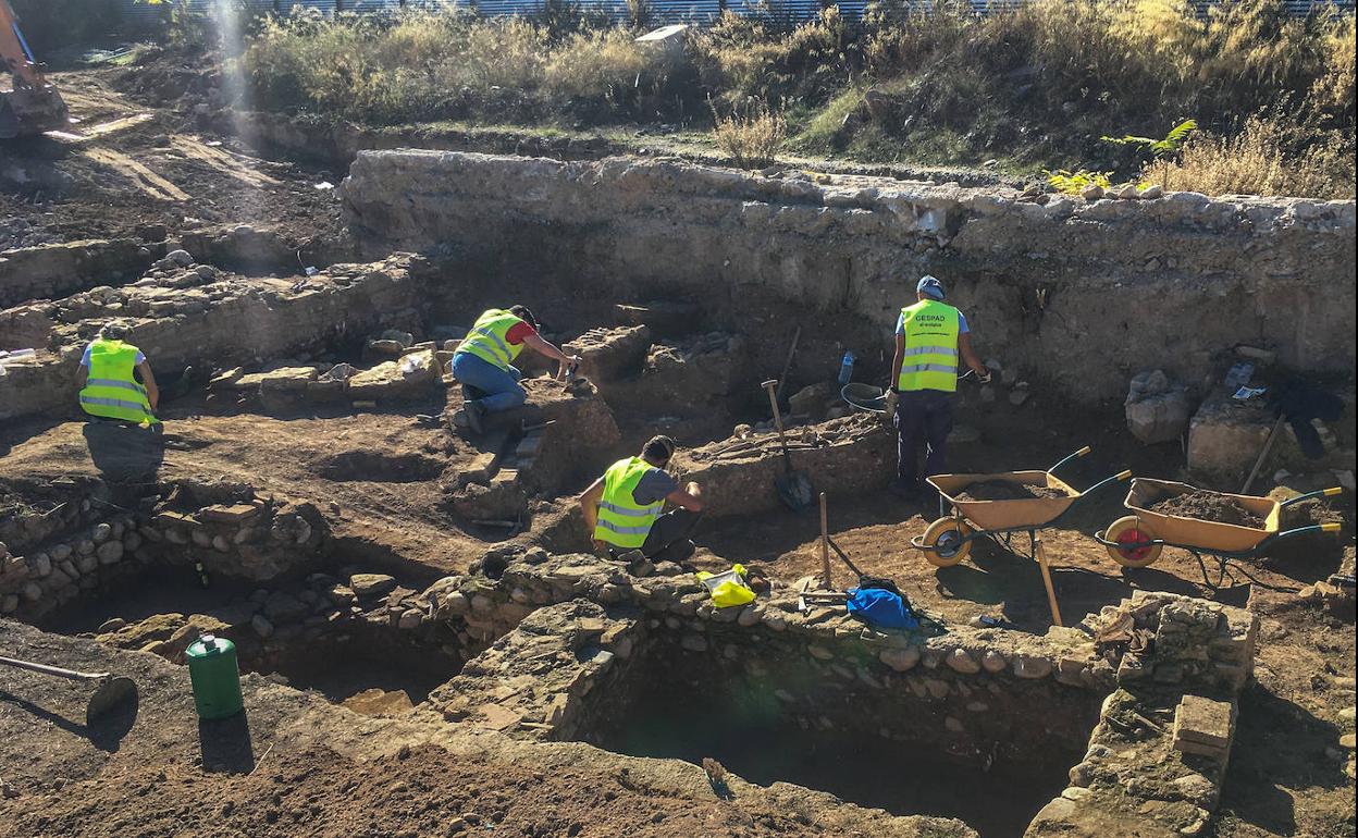 Excavaciones que se acometen en estos momentos en el yacimiento romano de los Mondragones. 