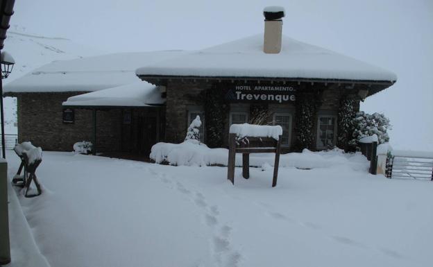 Nieve en la estación de Sierra Nevada en el día de hoy.