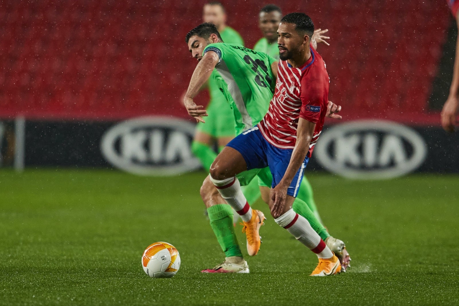 Los de Diego Martínez buscan poner pie y medio en la siguiente ronda de la Europa League.